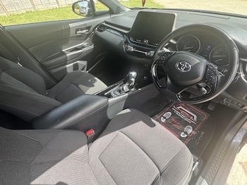 Used Toyota C-HR 2019 for sale - 79057543: Photo