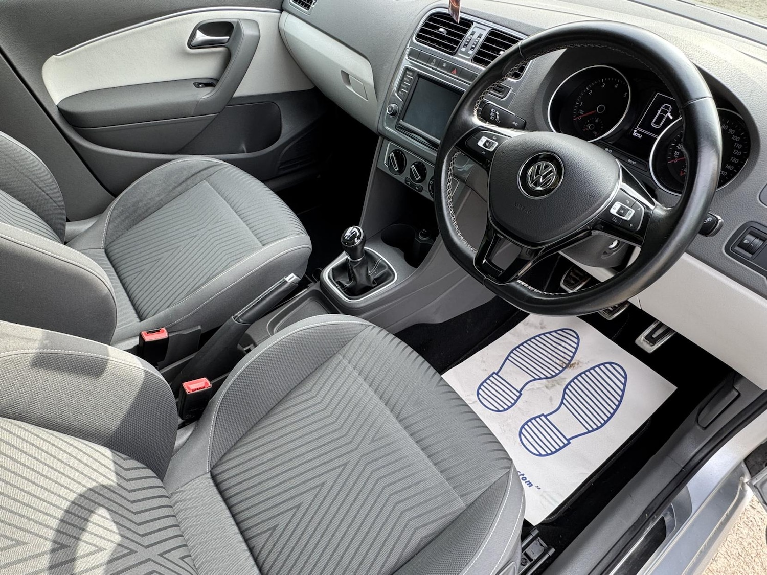 Used Volkswagen Polo 2015 for sale - 76634332: Photo 13