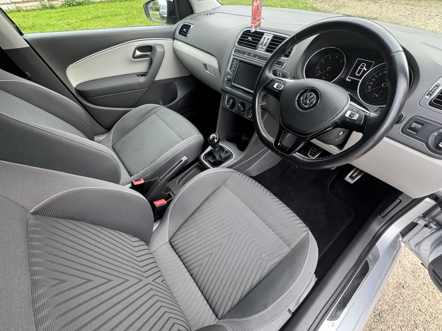 Used Volkswagen Polo 2015 for sale - 76634332: Photo 17