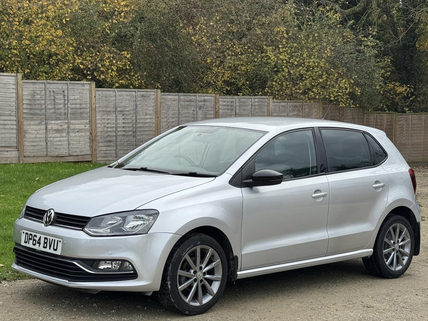 Used Volkswagen Polo 2015 for sale - 76634332: Photo 2