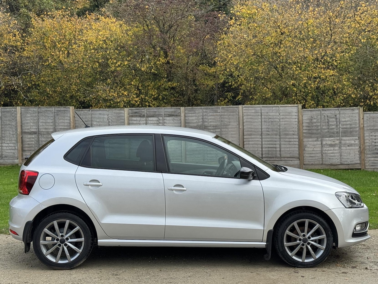 Used Volkswagen Polo 2015 for sale - 76634332: Photo 5
