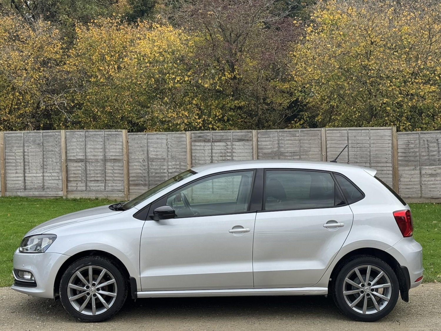 Used Volkswagen Polo 2015 for sale - 76634332: Photo 6