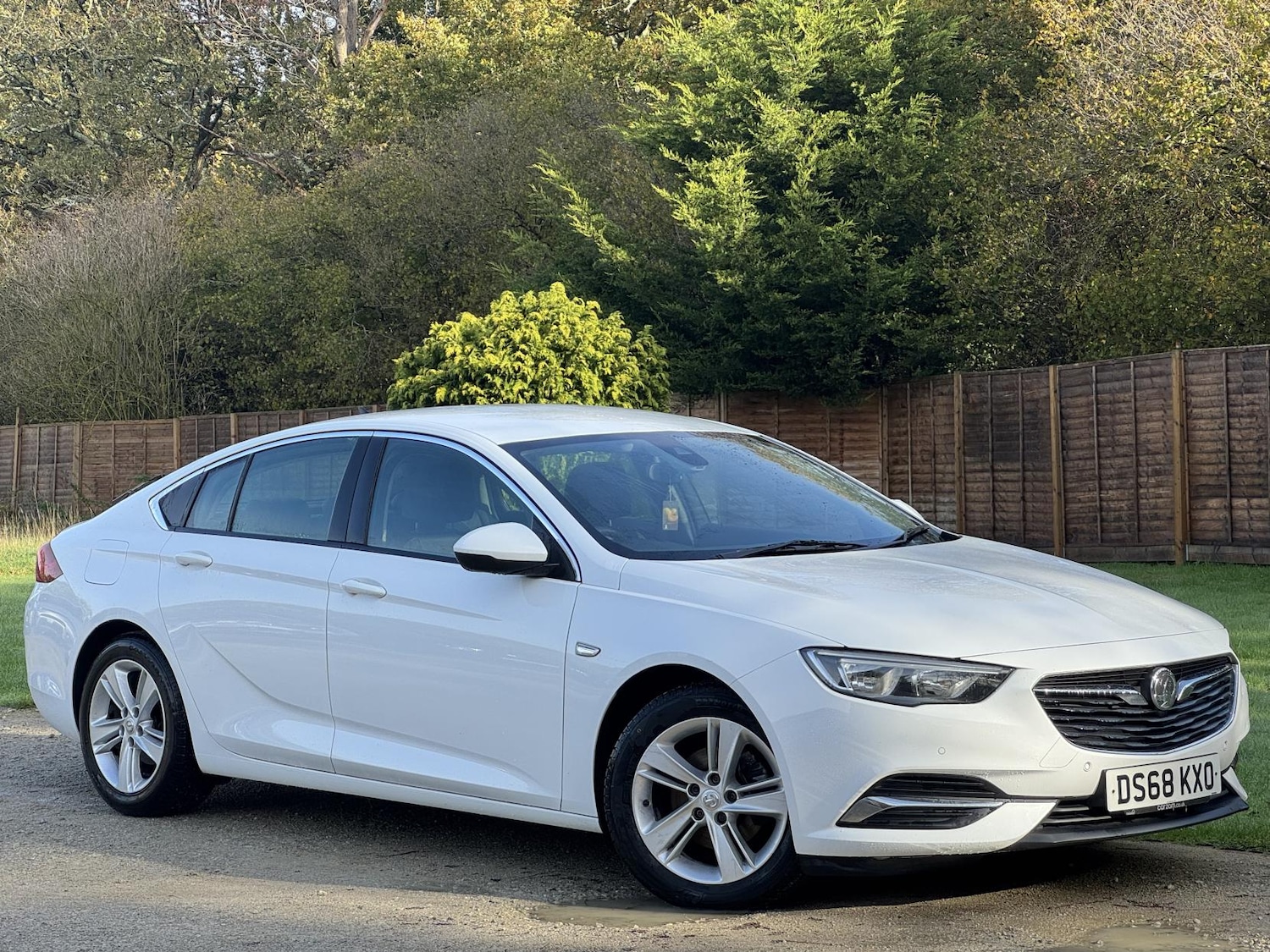 Used Vauxhall Insignia 2018 for sale - 76634343: Photo 1