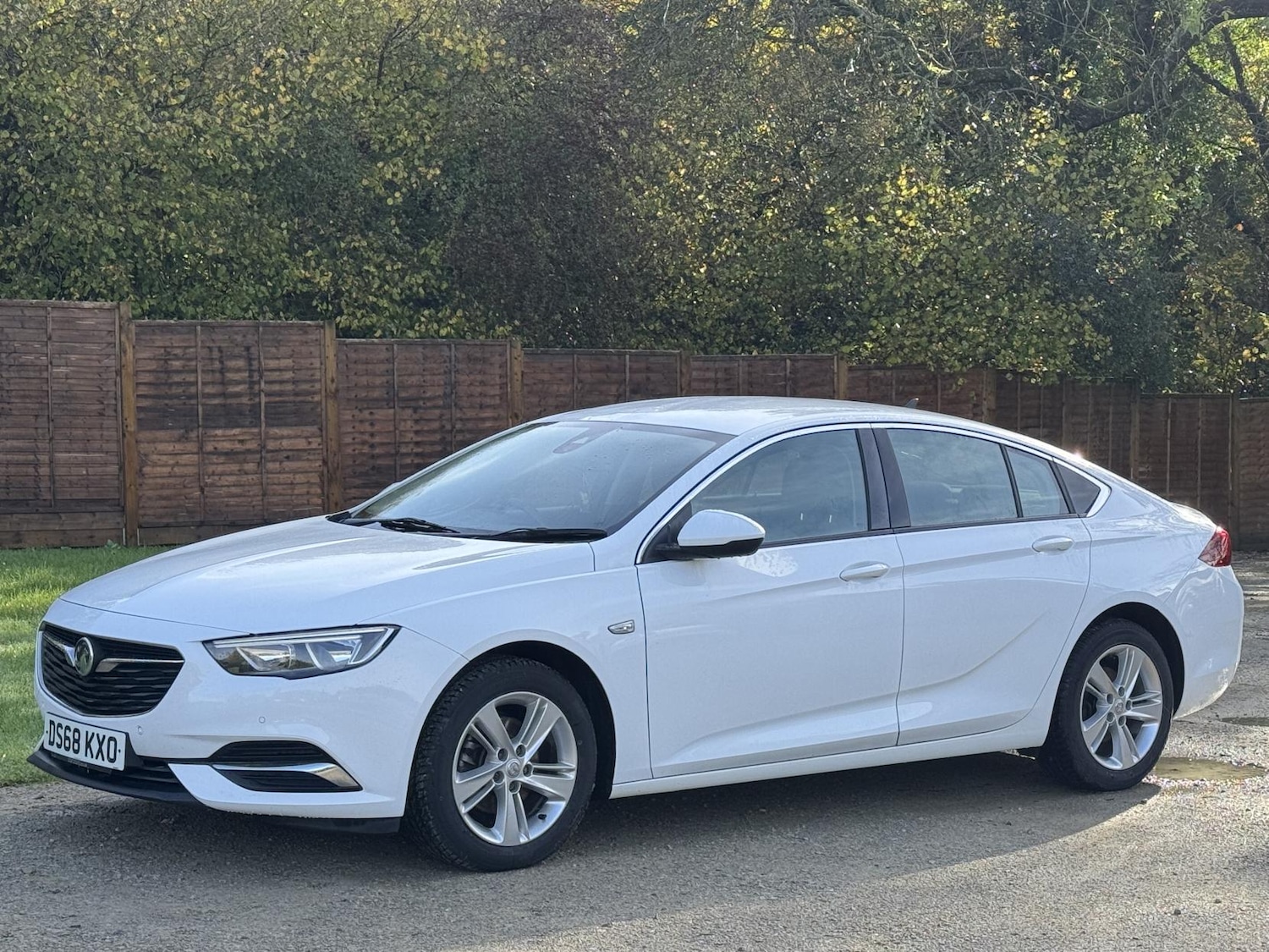 Used Vauxhall Insignia 2018 for sale - 76634343: Photo 2