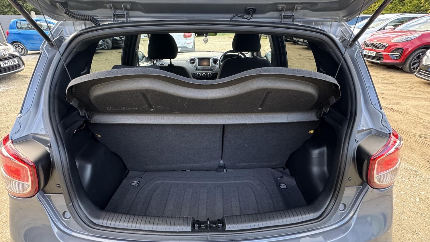 Used Hyundai i10 2019 for sale - 77822695: Photo 12