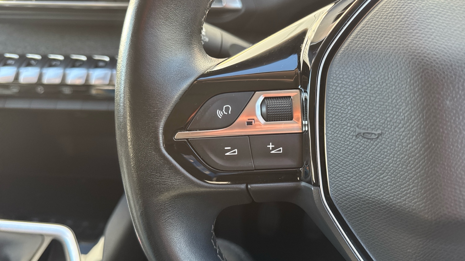 Used Peugeot 3008 2019 for sale - 77060530: Photo 24