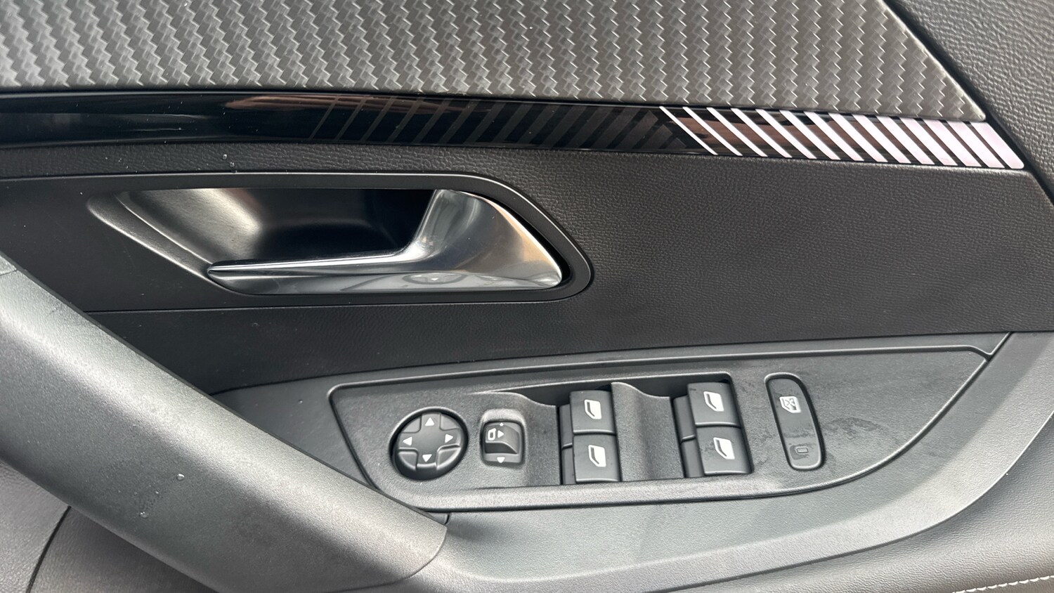 Used Peugeot 2008 2025 for sale - 76840351: Photo 23