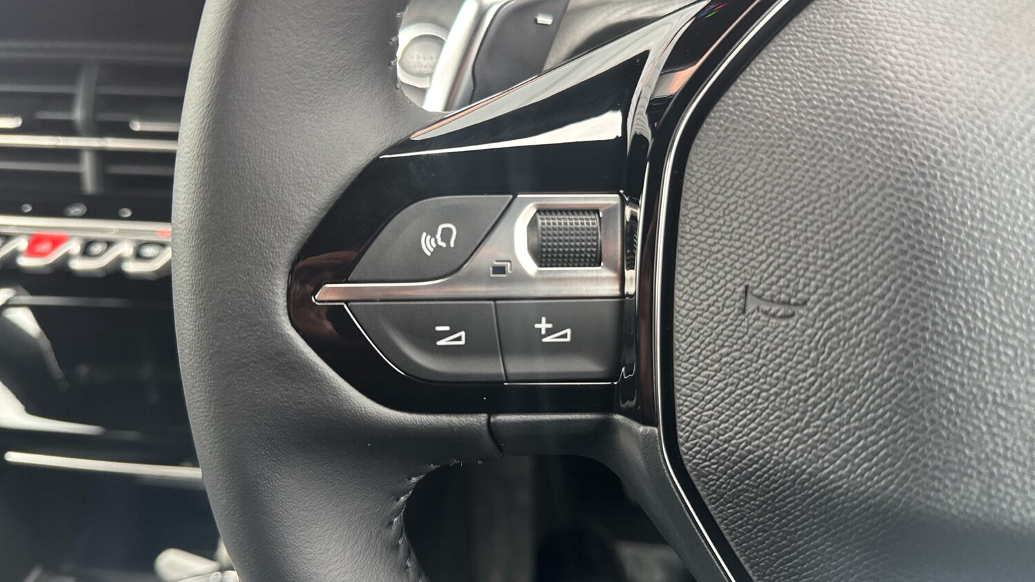 Used Peugeot 2008 2025 for sale - 76840351: Photo 24