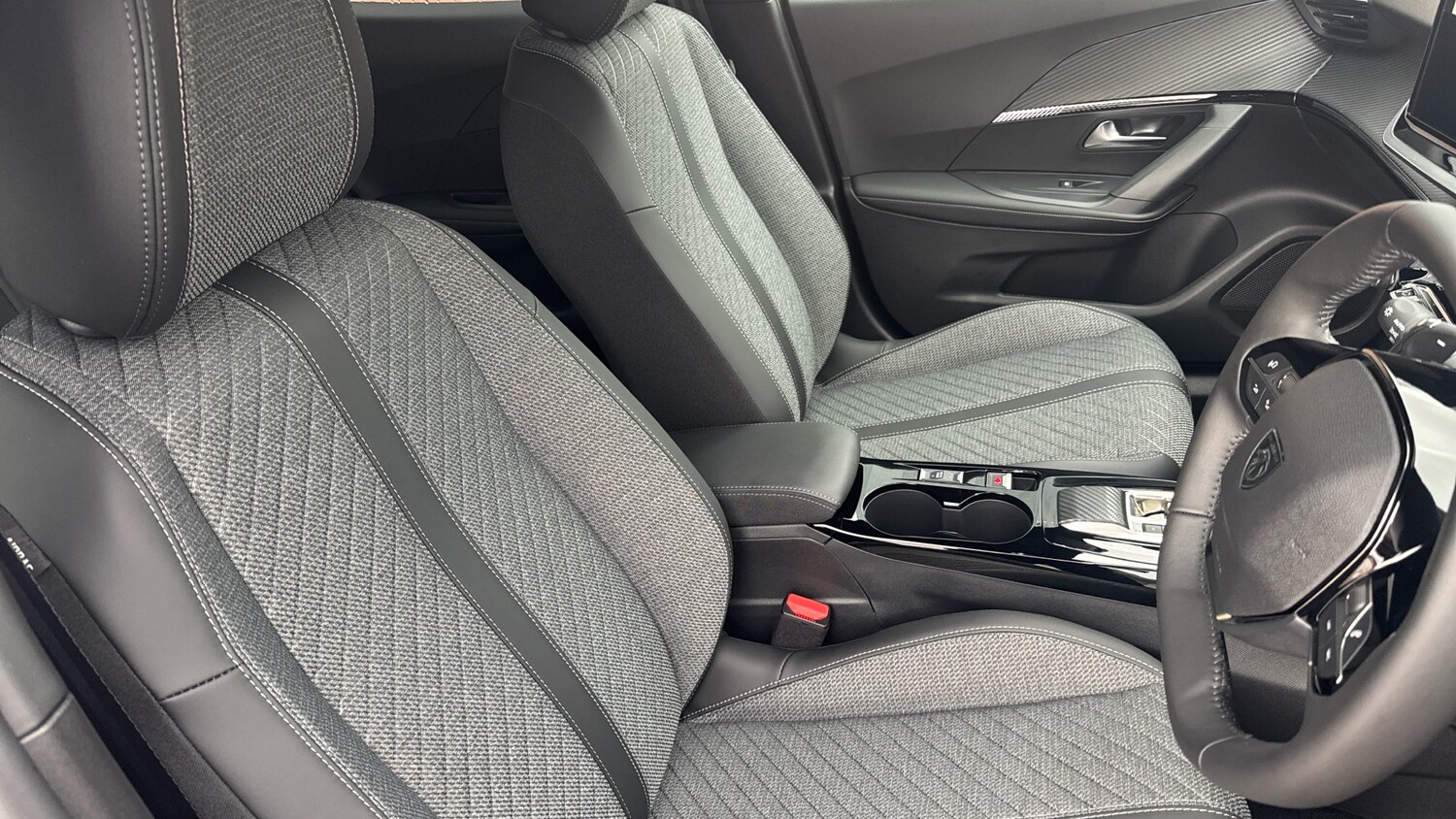 Used Peugeot 2008 2025 for sale - 76840351: Photo 43