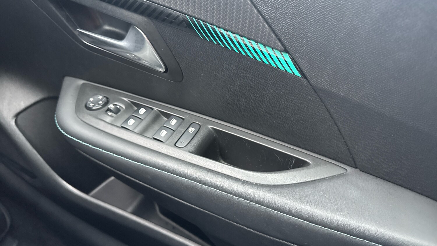 Used Peugeot 208 2021 for sale - 76659880: Photo 23