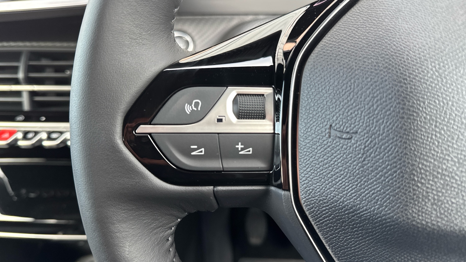 Used Peugeot 2008 2024 for sale - 76803249: Photo 23