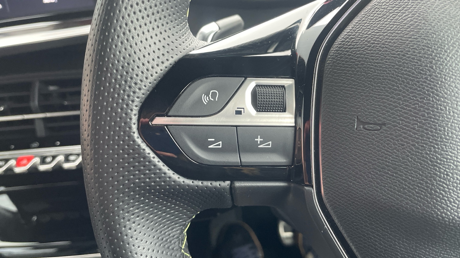 Used Peugeot 2008 2024 for sale - 76359057: Photo 23