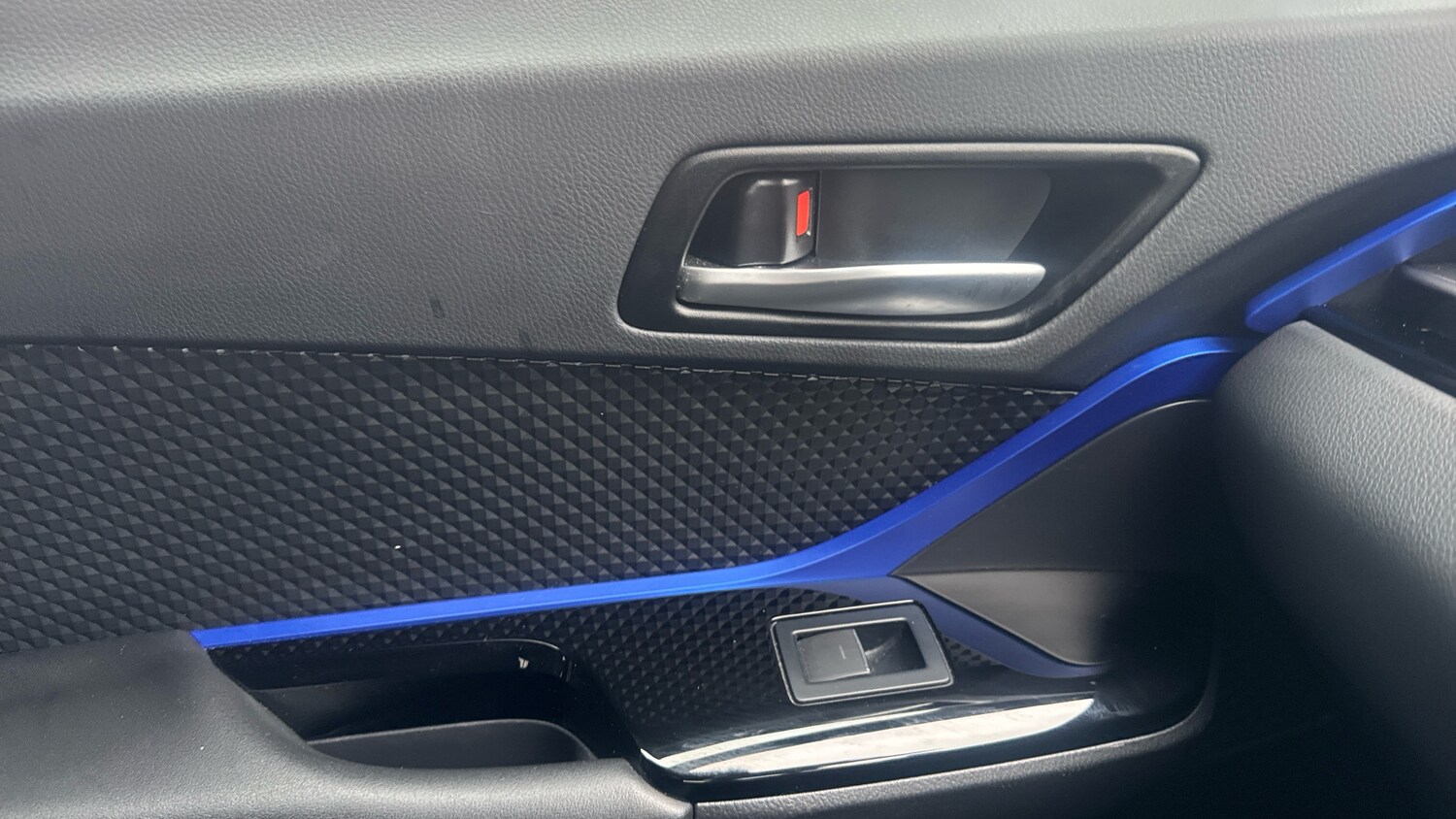 Used Toyota C-HR 2020 for sale - 77292673: Photo 41