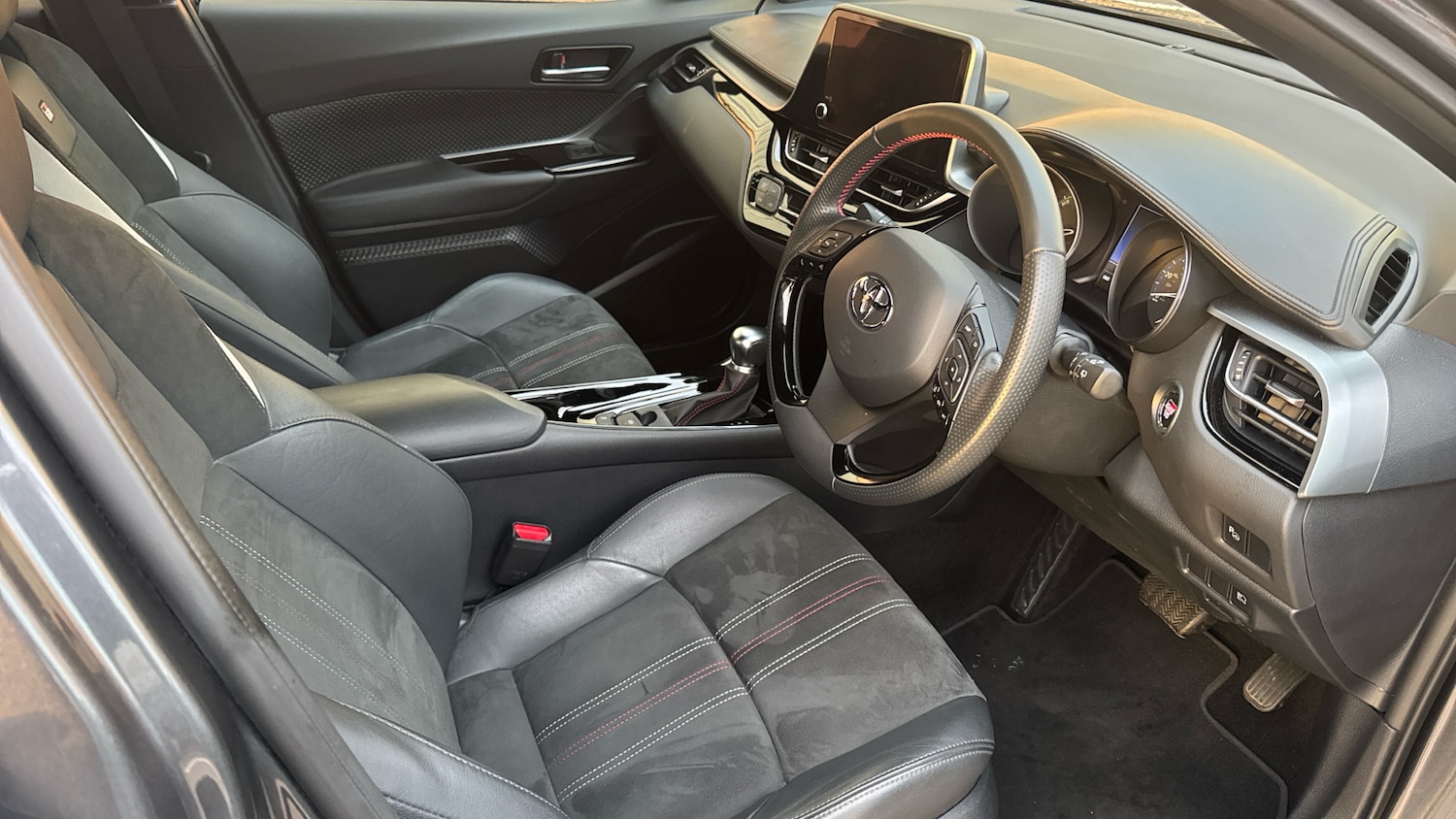 Used Toyota C-HR 2023 for sale - 77157227: Photo 11