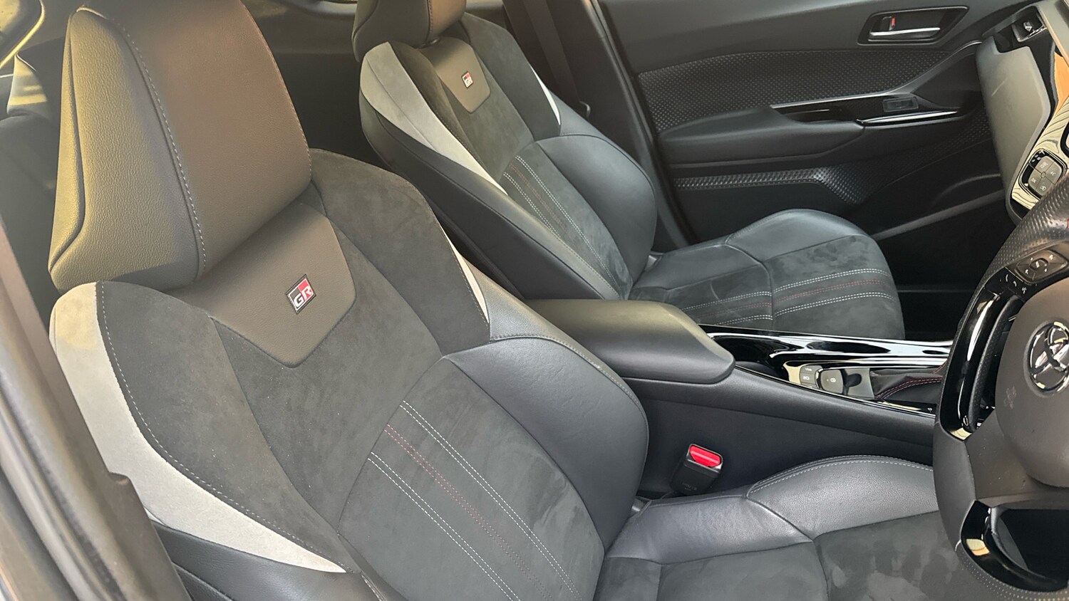 Used Toyota C-HR 2023 for sale - 77157227: Photo 42