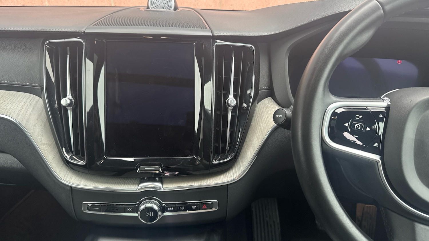 Used Volvo XC60 2023 for sale - 76803236: Photo 10