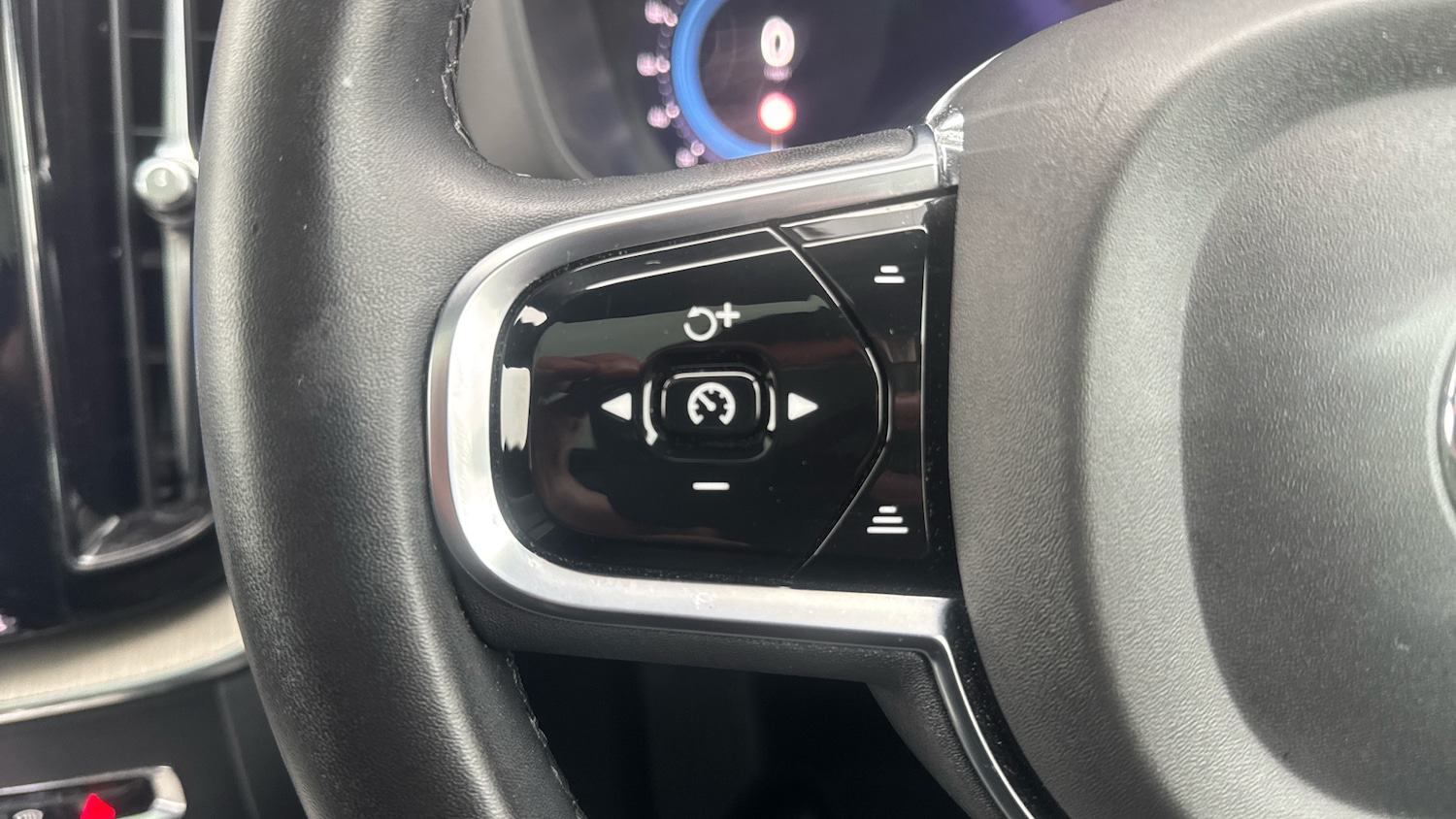 Used Volvo XC60 2023 for sale - 76803236: Photo 23