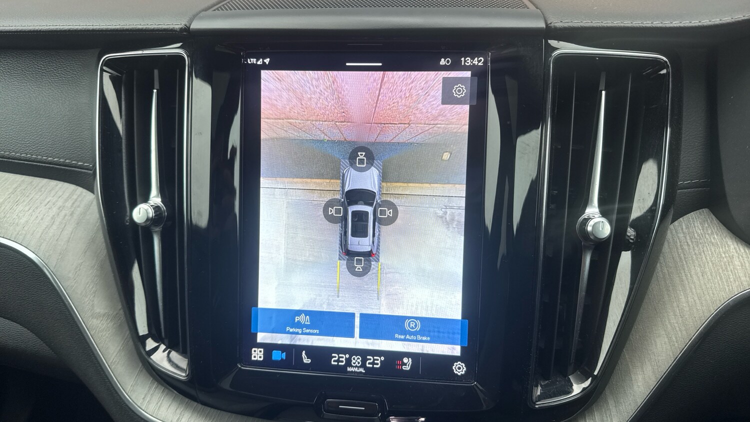 Used Volvo XC60 2023 for sale - 76803236: Photo 29