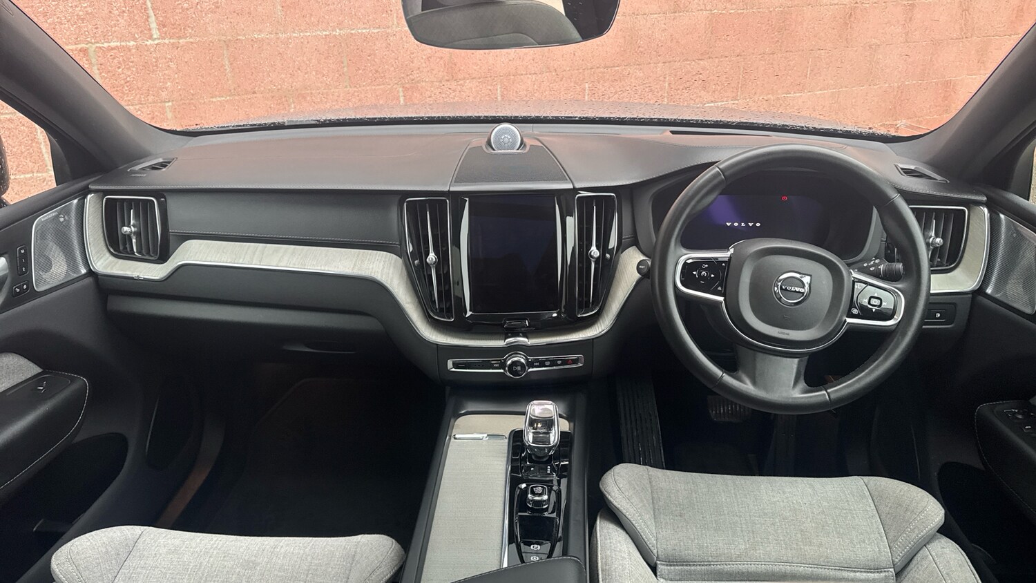 Used Volvo XC60 2023 for sale - 76803236: Photo 4