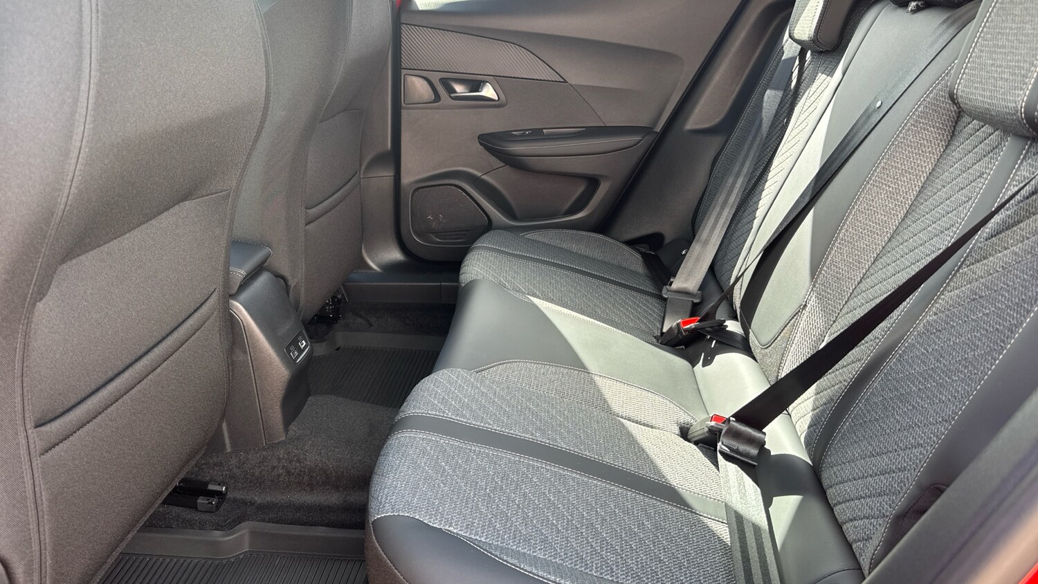 Used Peugeot 2008 2024 for sale - 75733162: Photo 33