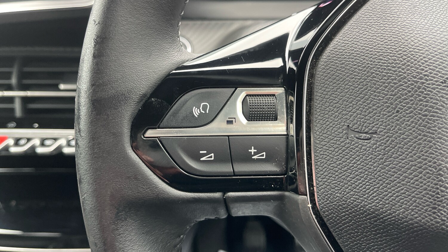 Used Peugeot 2008 2023 for sale - 76099791: Photo 23