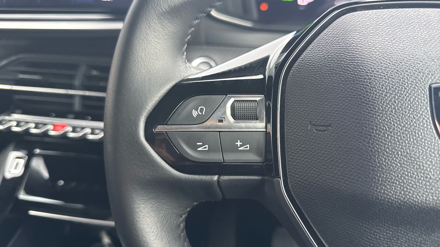 Used Peugeot 2008 2024 for sale - 77092090: Photo 24