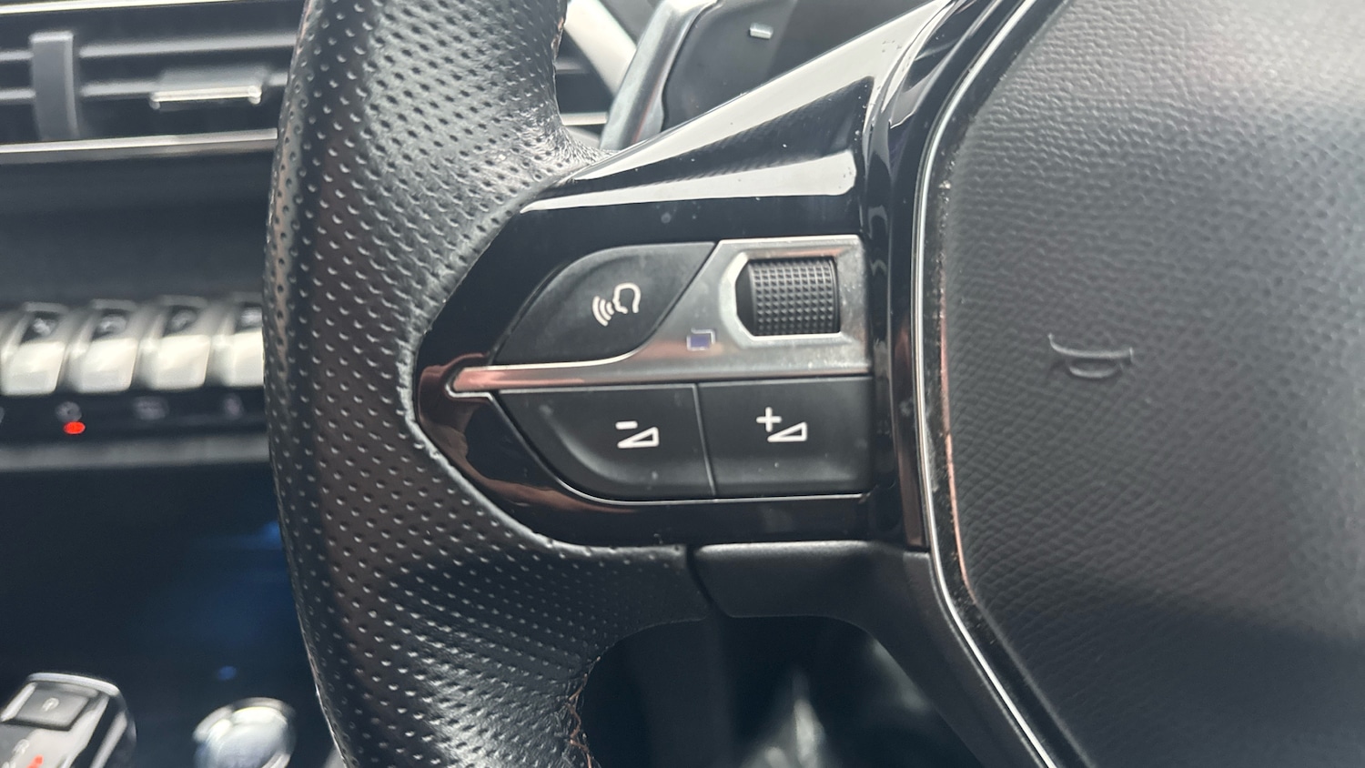 Used Peugeot 5008 2020 for sale - 77092089: Photo 24