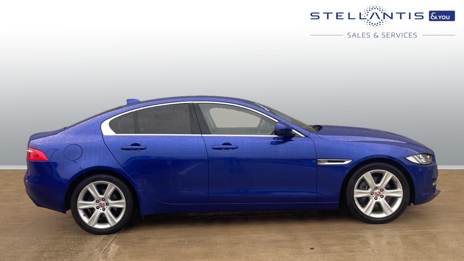 Used Jaguar XE 2017 for sale - 76154003: Photo 2