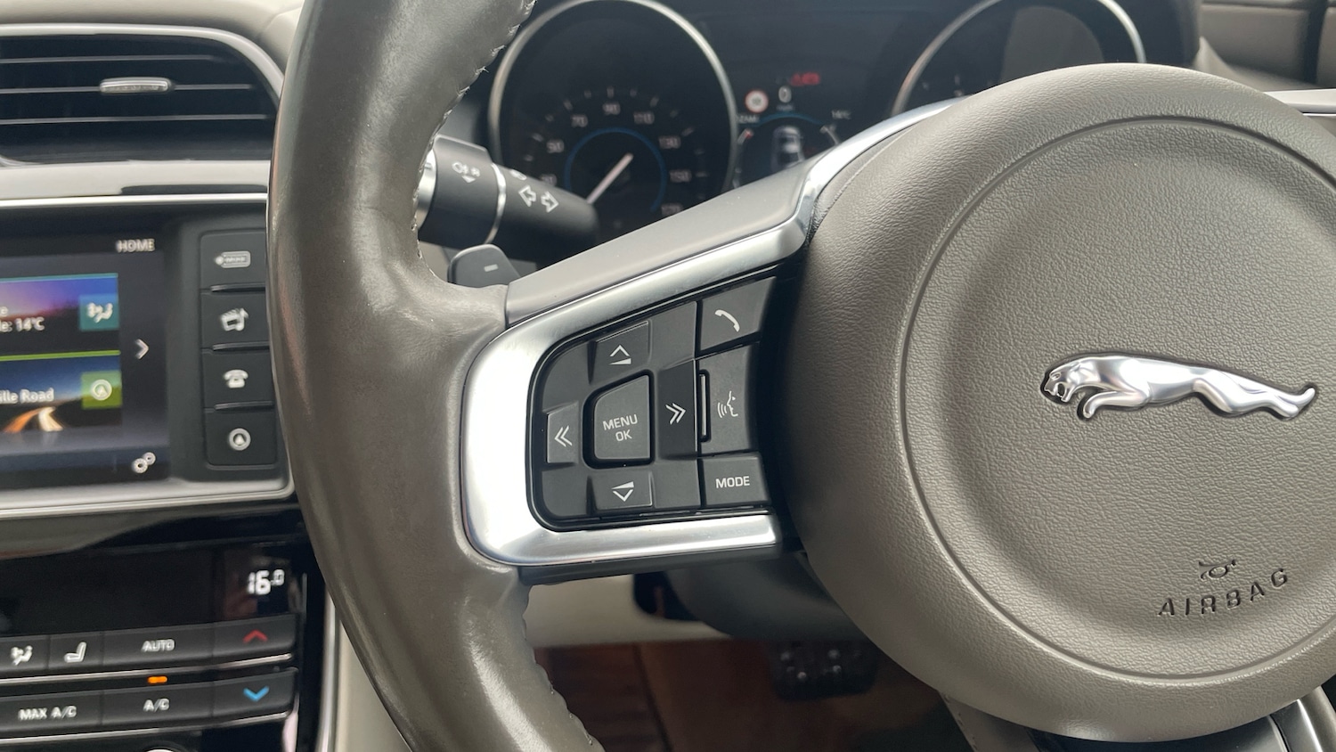 Used Jaguar XE 2017 for sale - 76154003: Photo 23