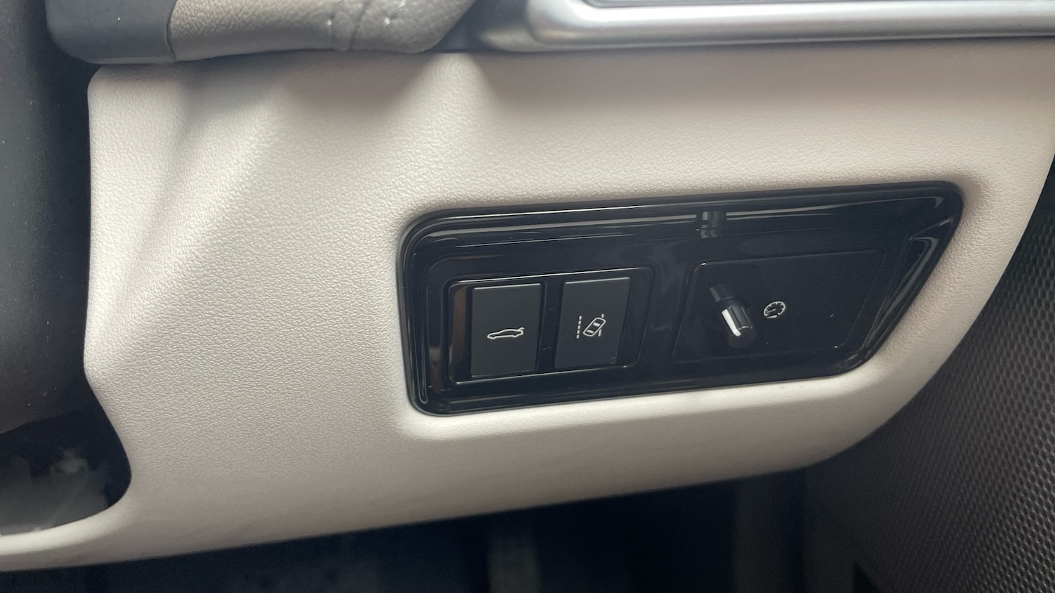 Used Jaguar XE 2017 for sale - 76154003: Photo 31