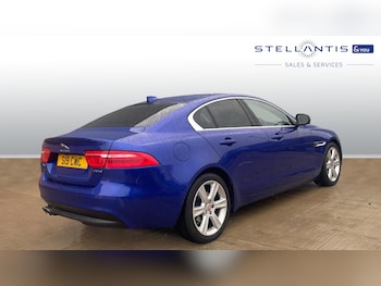 Used Jaguar XE 2017 for sale - 76154003: Photo 3
