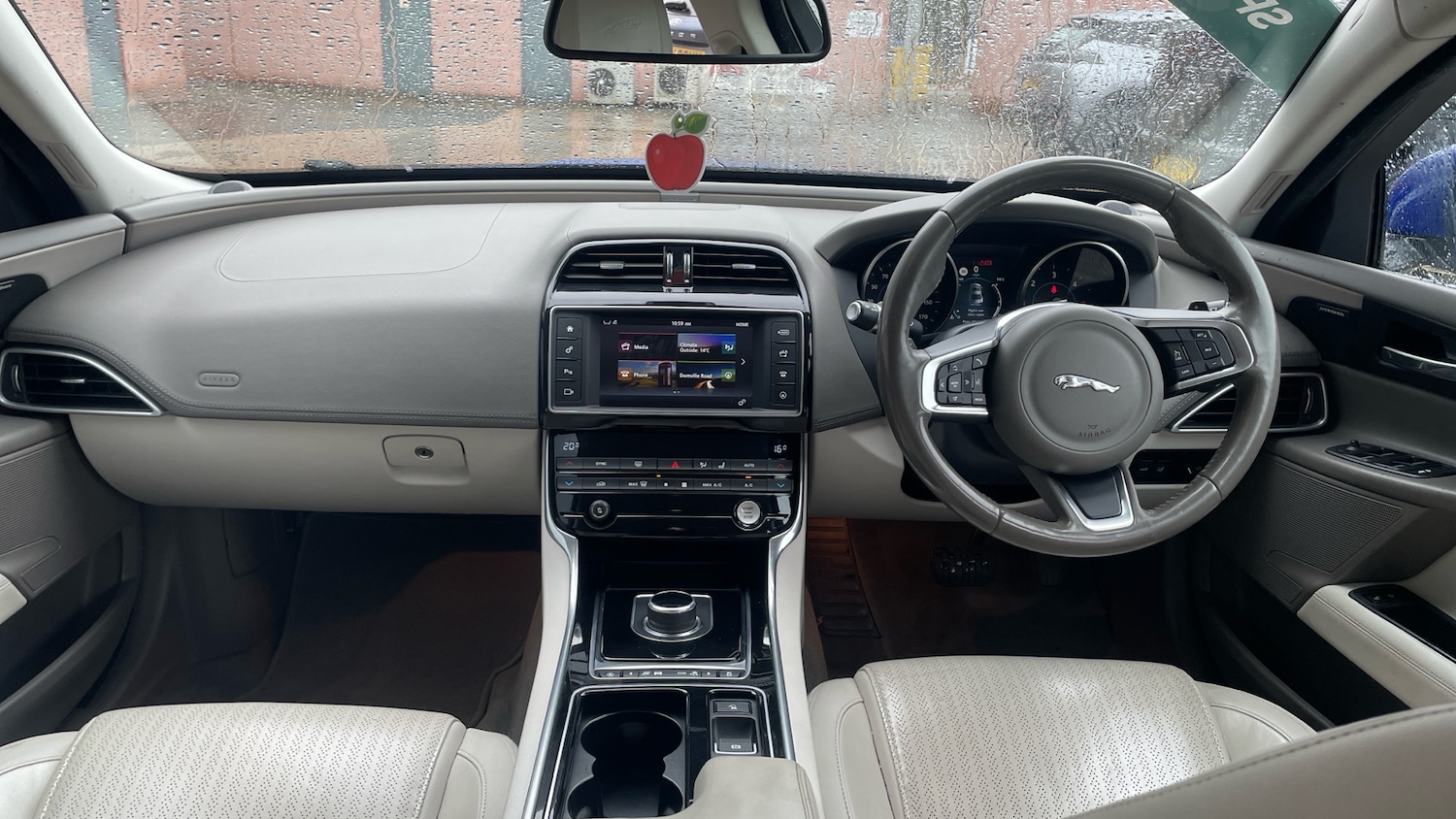 Used Jaguar XE 2017 for sale - 76154003: Photo 4