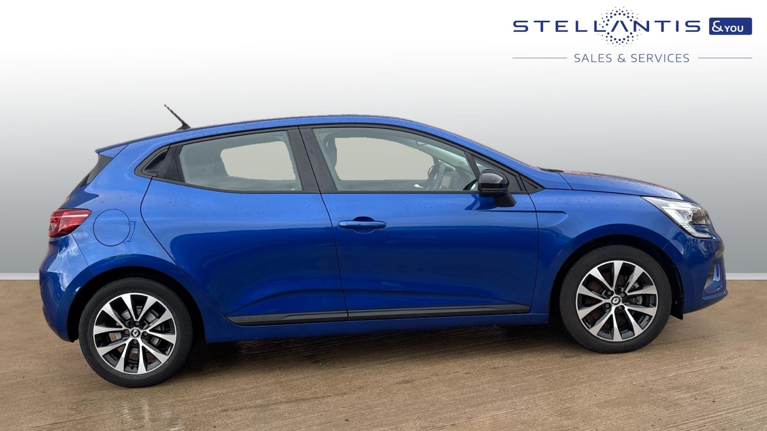 Used Renault Clio 2022 for sale - 76667818: Photo 2