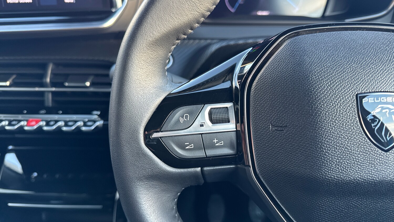 Used Peugeot 2008 2024 for sale - 76647067: Photo 23