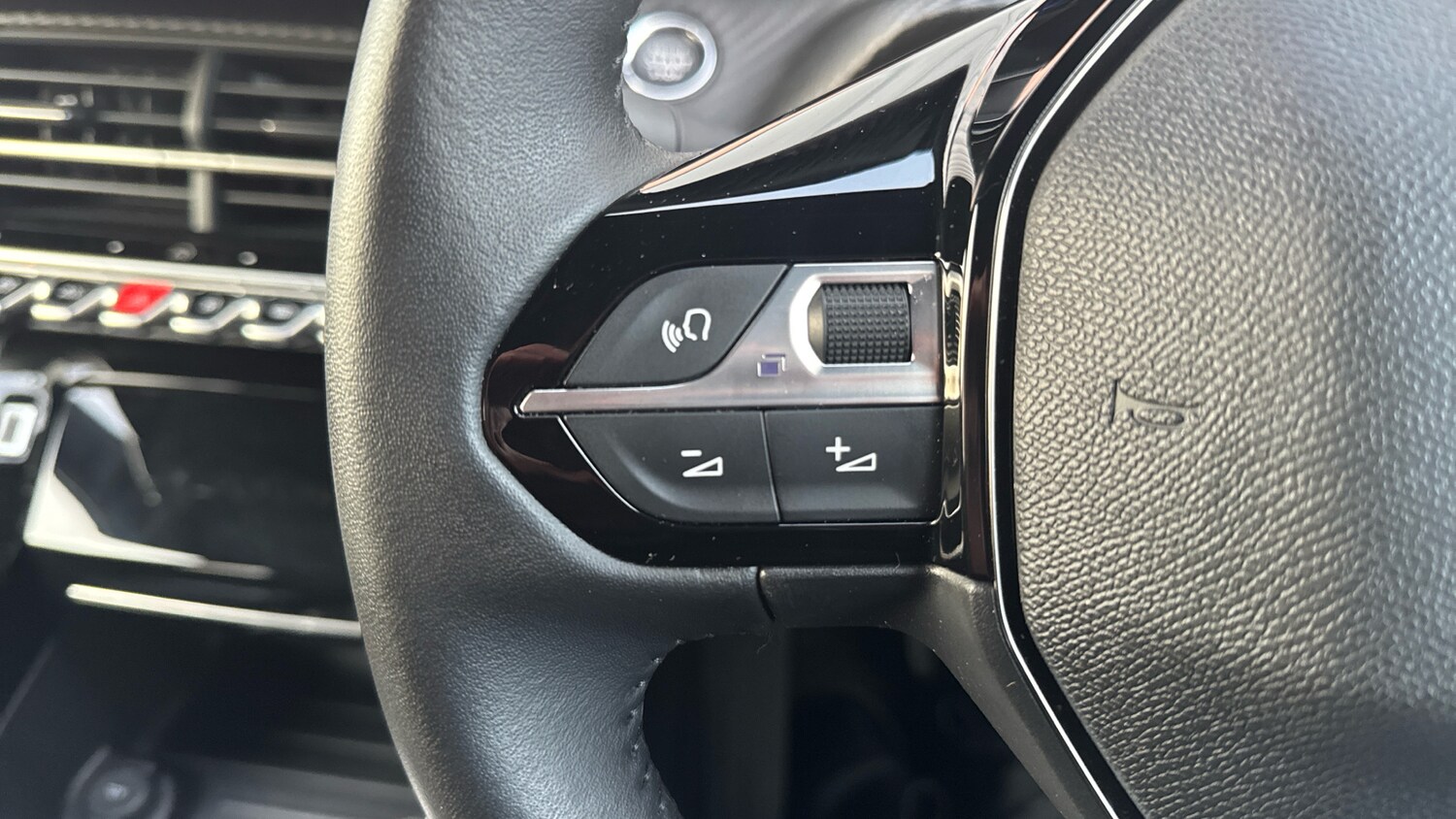 Used Peugeot 2008 2024 for sale - 76716076: Photo 24