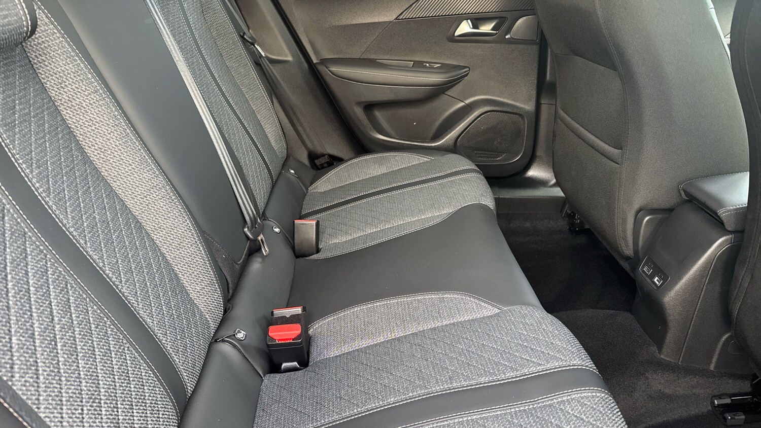 Used Peugeot 2008 2024 for sale - 76716076: Photo 34