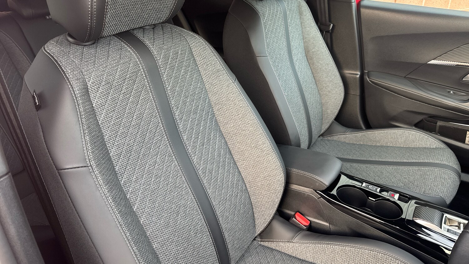 Used Peugeot 2008 2024 for sale - 76716076: Photo 43