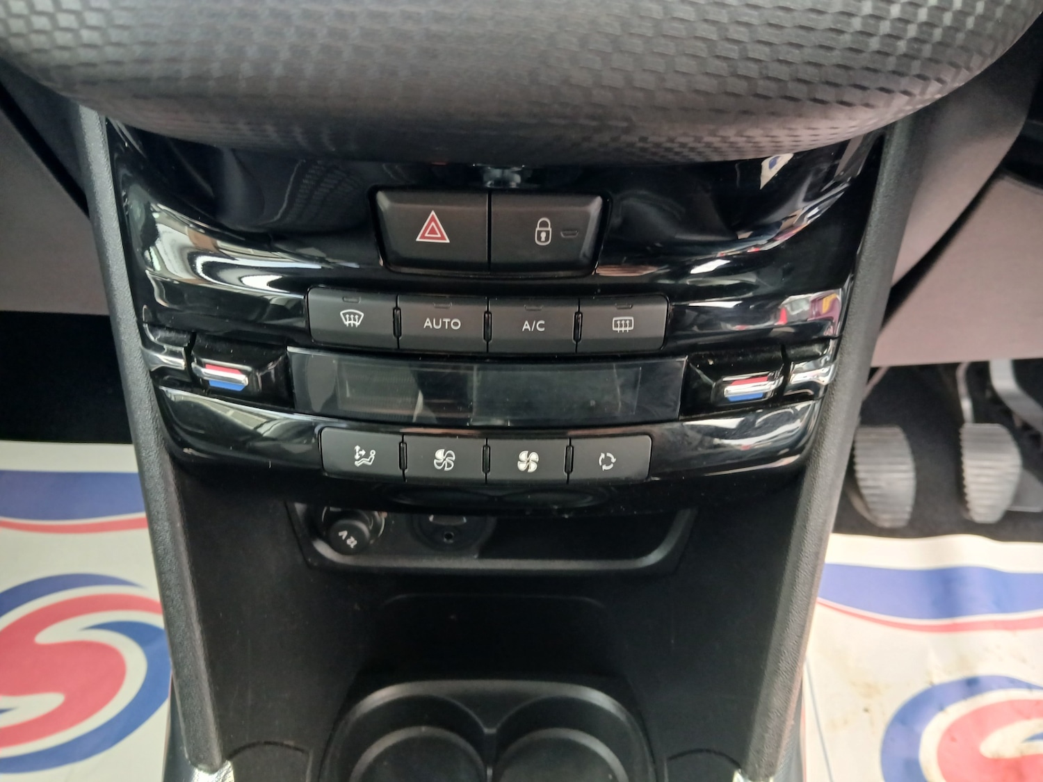 Used Peugeot 2008 2014 for sale - 77742453: Photo 24