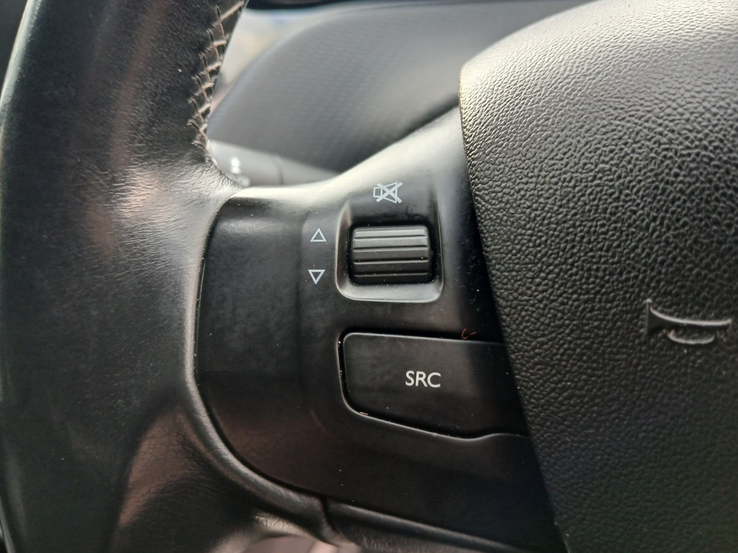 Used Peugeot 2008 2014 for sale - 77742453: Photo 28