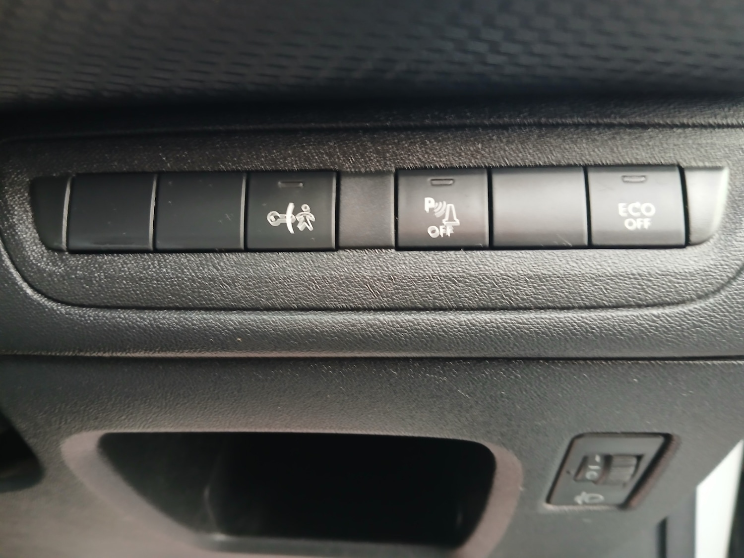 Used Peugeot 2008 2014 for sale - 77742453: Photo 30