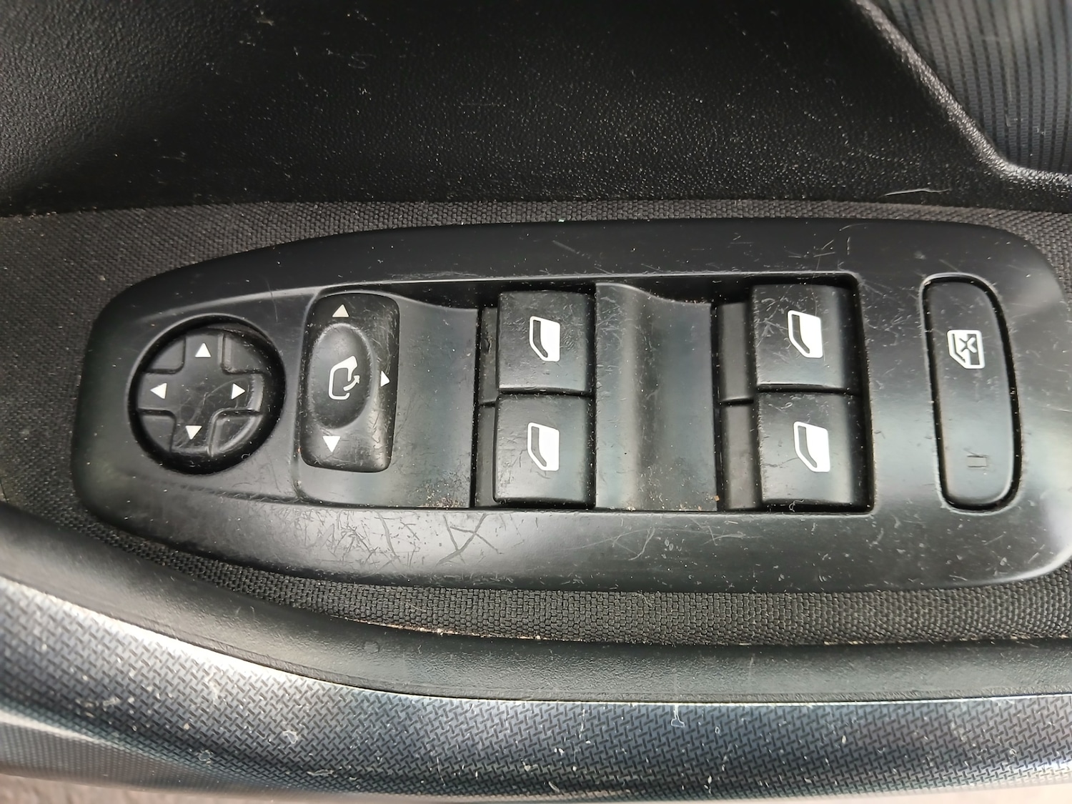 Used Peugeot 2008 2014 for sale - 77742453: Photo 31