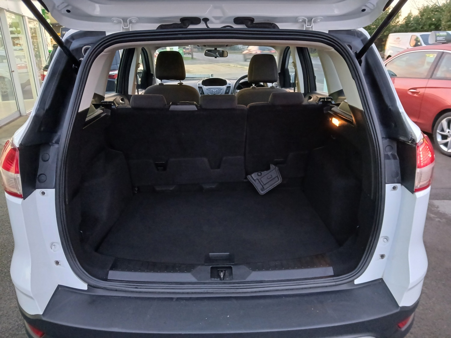 Used Ford Kuga 2014 for sale - 76960410: Photo 15