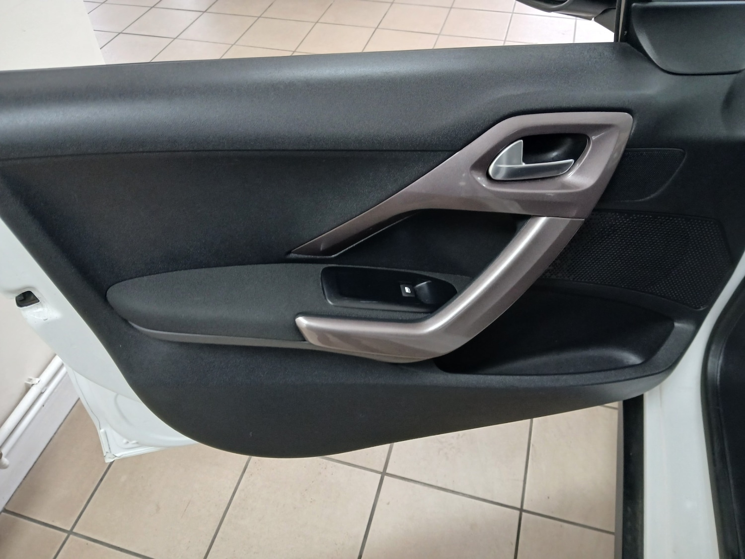 Used Peugeot 2008 2015 for sale - 77568751: Photo 11