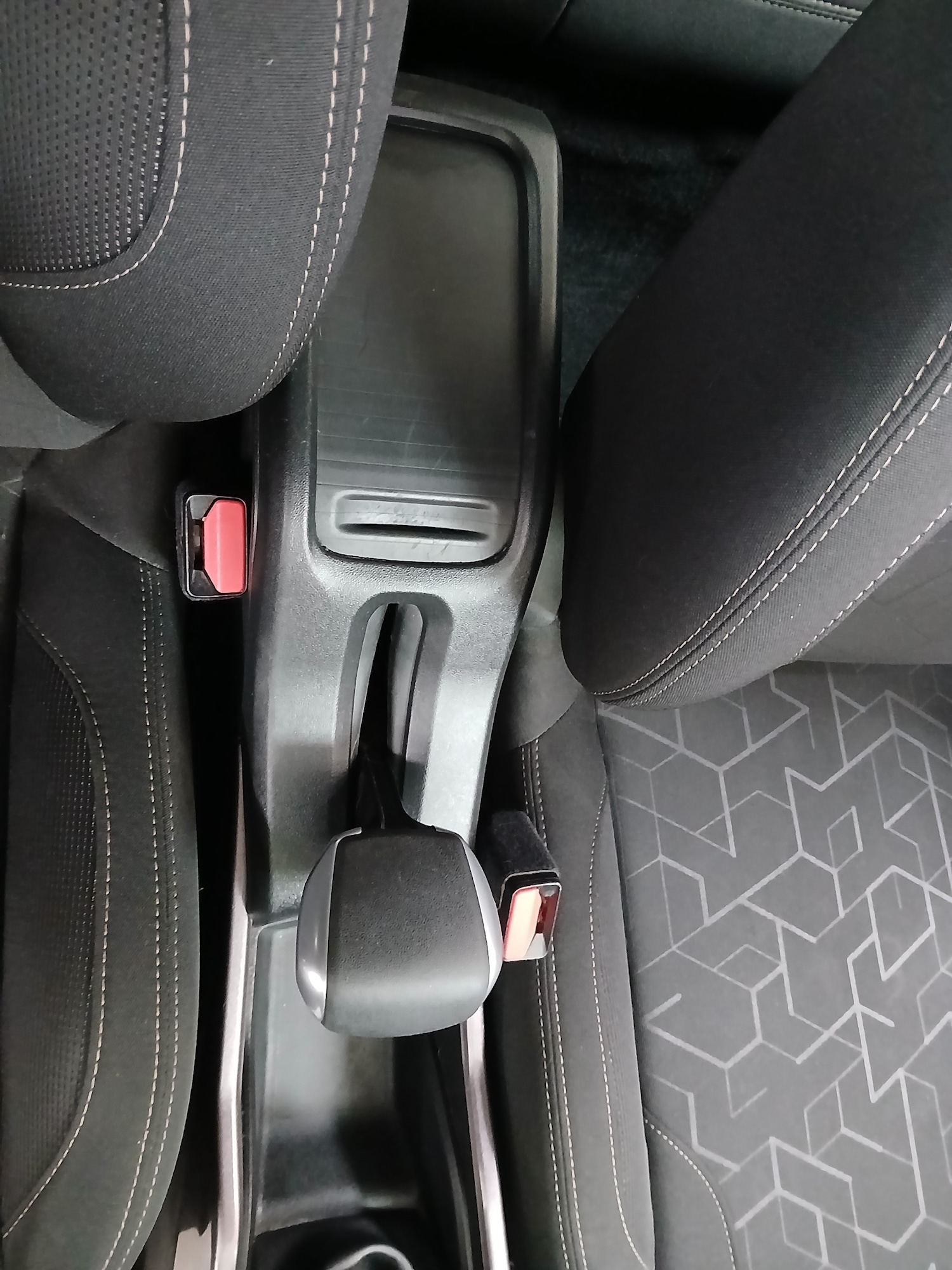 Used Peugeot 2008 2015 for sale - 77568751: Photo 25