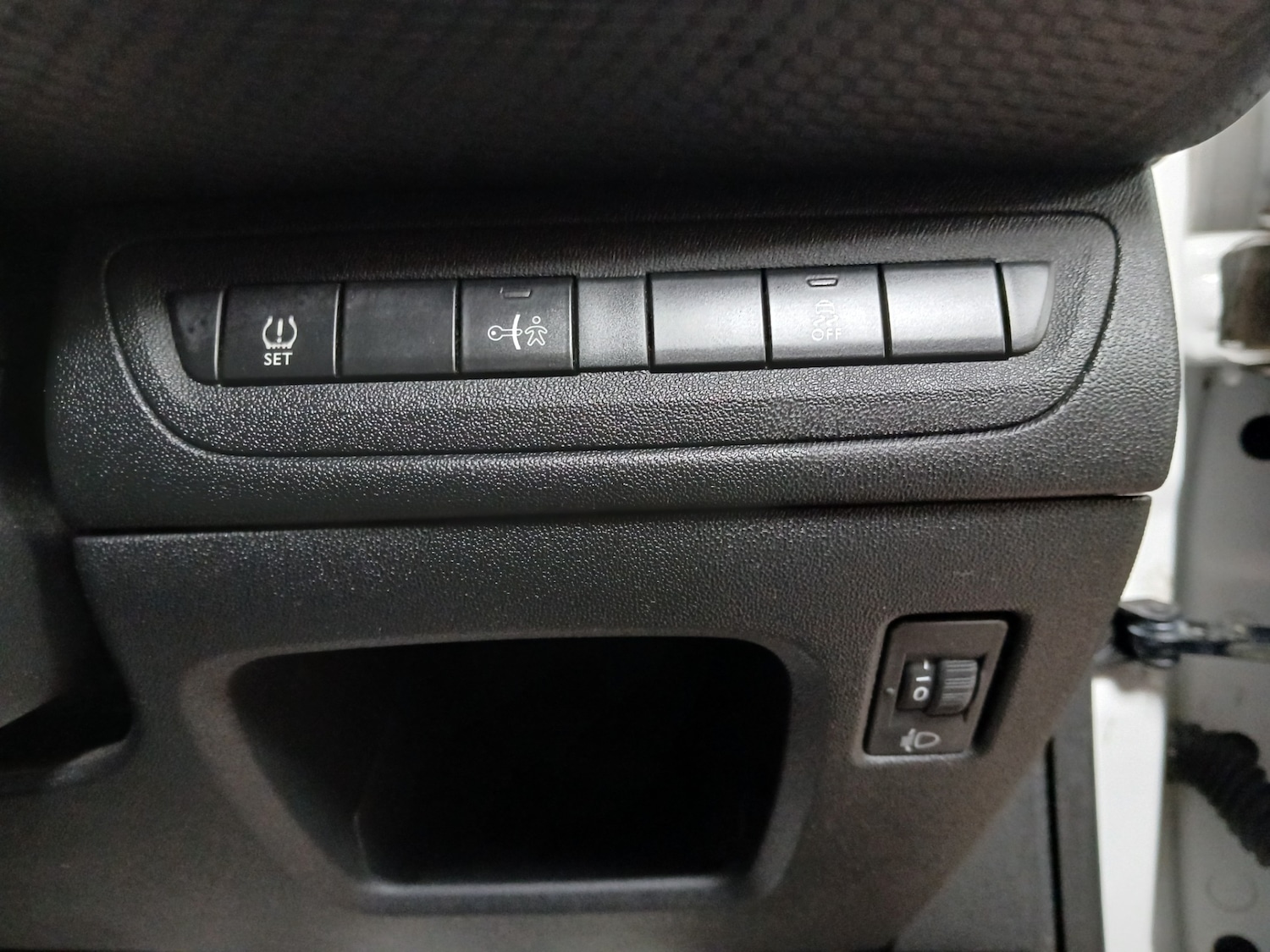 Used Peugeot 2008 2015 for sale - 77568751: Photo 28