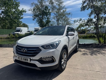 Used Hyundai Santa Fe 2018 for sale - 79111845: Photo