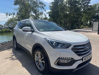 Used Hyundai Santa Fe 2018 for sale - 79111845: Photo