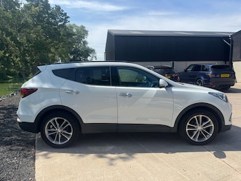 Used Hyundai Santa Fe 2018 for sale - 79111845: Photo