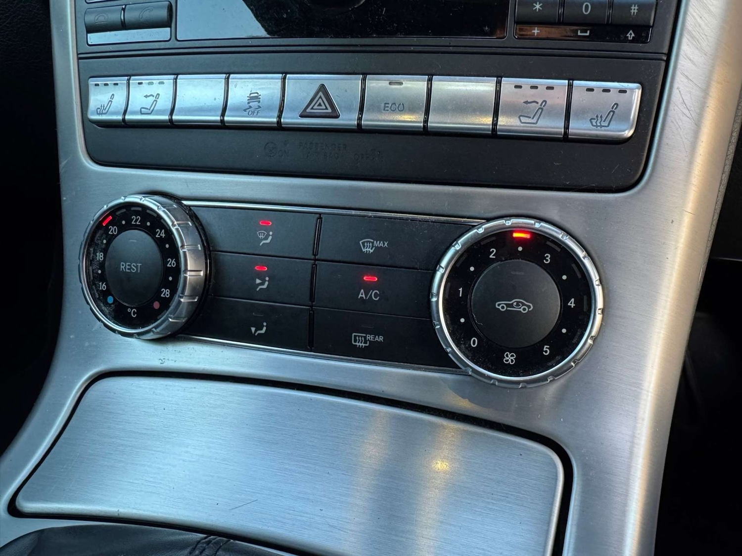 Used Mercedes-Benz SLK 2012 for sale - 76692895: Photo 11