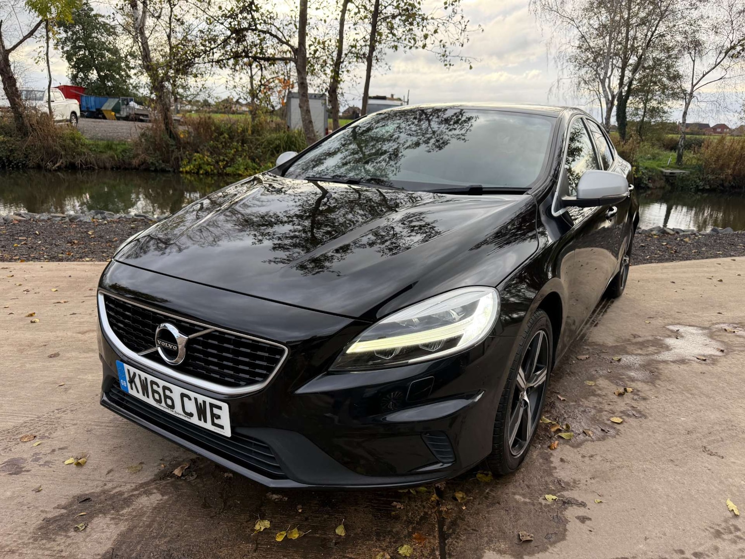 Used Volvo V40 2017 for sale - 76507209: Photo 1